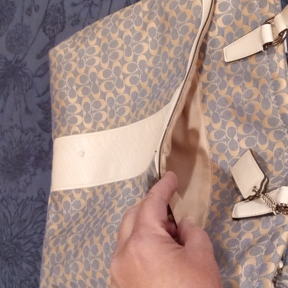 Coach Chambray Jacquard Tote. Color blue and ivory. With silver hardware. - Picture 11 of 11